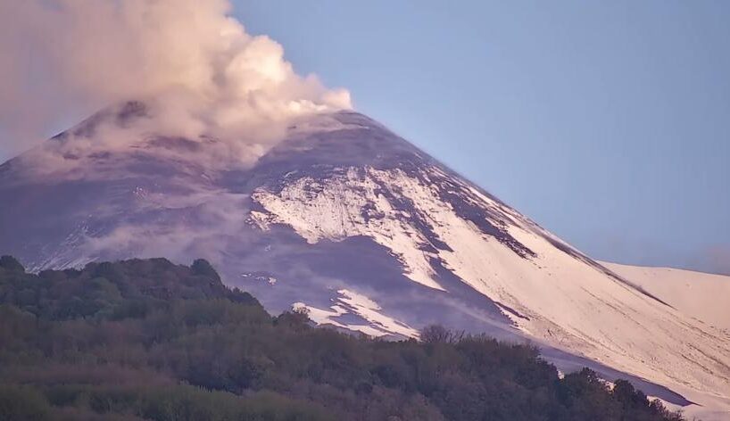 Etna, conclusa l’attività vulcanica: dal cratere di Sud Est flussi lavici in raffreddamento