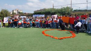 Paternò, sit-in di protesta dei genitori contro i doppi turni al “G. B. Nicolosi”: amministrazione studia soluzione