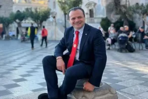 Parla Cateno De Luca il sindaco che ha fatto poker: “Taormina è una Sicilia in piccolo”