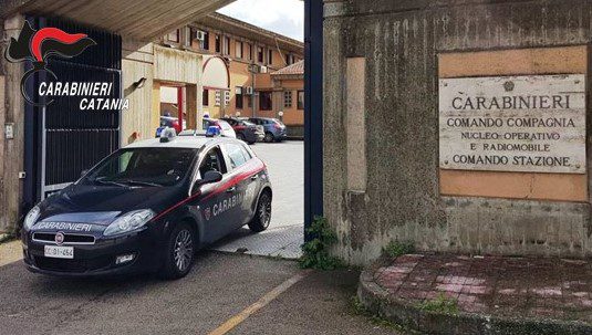 Gravina di Catania, aggredisce la nonna per avere soldi: 19enne arrestato per tentata estorsione e maltrattamenti