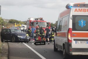 SS 284, grave incidente stradale al bivio Scalilli direzione Adrano: 4 persone bloccate in due veicoli