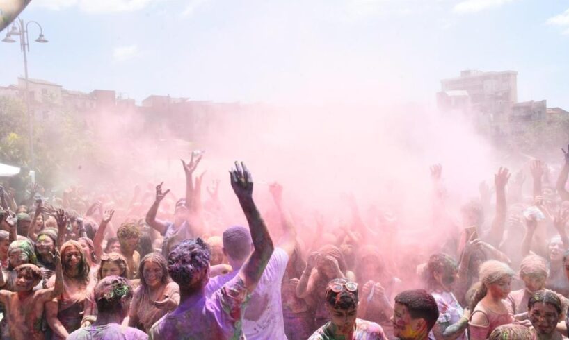 Paternò, la Giornata della Creatività è diventata la festa inutile del gavettone: smarriti gli embrioni di bellezza