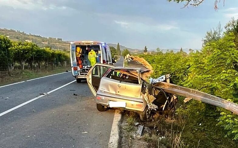 Mineo, due giovani di Niscemi le vittime dell’incidente: l’auto si è schiantata sul guard-rail