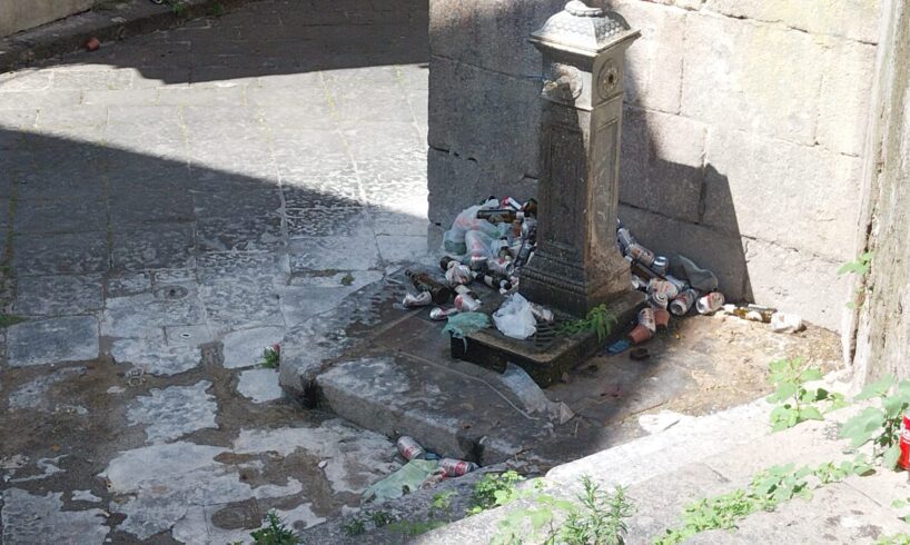 Paternò, degrado nei pressi della chiesa ex Monastero: la rabbia dei residenti