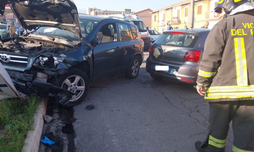 Paternò, incidente stradale in via Verga. Scontro tra due mezzi. Due i feriti.