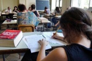 Docente assente a scuola per 20 anni su 24 di servizio: Cassazione conferma destituzione per ‘inettitudine’