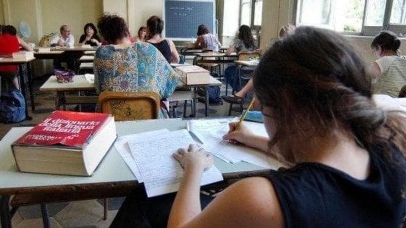 Docente assente a scuola per 20 anni su 24 di servizio: Cassazione conferma destituzione per ‘inettitudine’