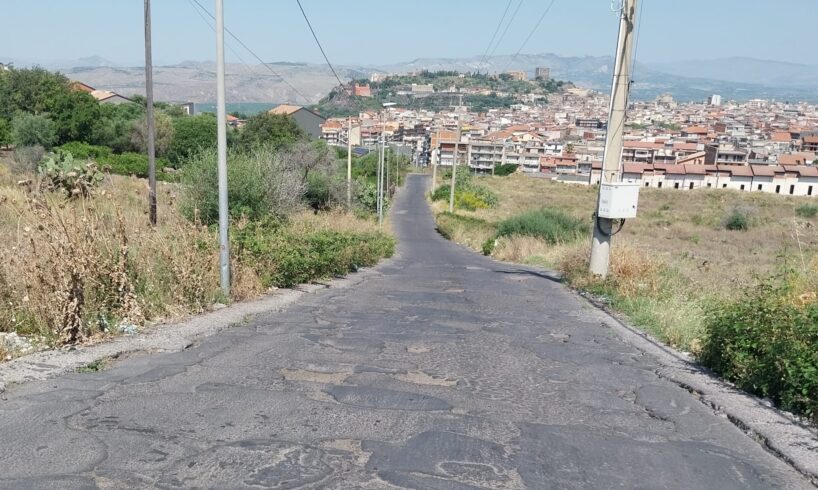 Paternò, appello dei residenti: “Sistemare la strada che collega la città a Belpasso”