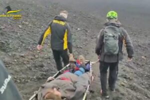 Etna, turista britannica infortunata soccorsa ai Crateri Barbagallo: a quota 2650 mt