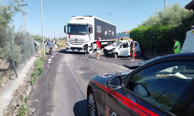 S. M. di Licodia, scontro in via De Gasperi tra automezzo pesante e Hyundai: due donne ferite