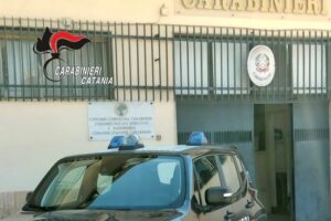 Paternò, a spasso in auto con l’amico per spacciare droga: 32enne arrestato in flagranza