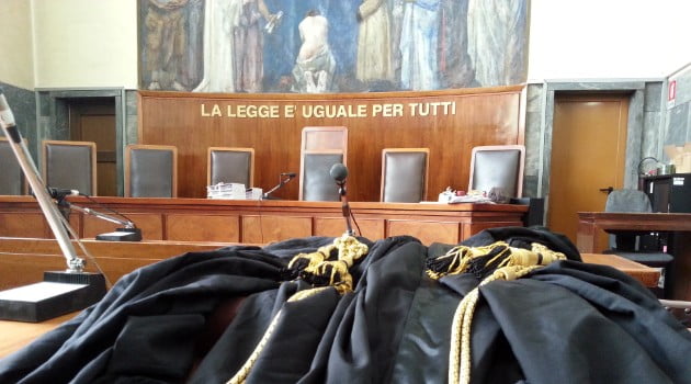 Un processo ad alto tasso di tecnologia ha portato all’assoluzione di 3 imputati da parte dei giudici della Corte di Assise di Caltanissetta. Nicola Liardo, il figlio Giuseppe Liardo e Salvatore “Toni” Raniolo sono stati scagionati dall’accusa dell’omicidio del tassista Domenico ‘Mimmo’ Sequino.