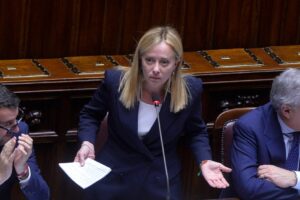 Governo, lo stop al reddito di cittadinanza compatta l’opposizione. Meloni: “Alle critiche rispondo con i risultati”