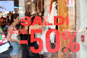 Via ai saldi in Sicilia: aria di ottimismo tra i commercianti. Spesa media per famiglia 200 euro