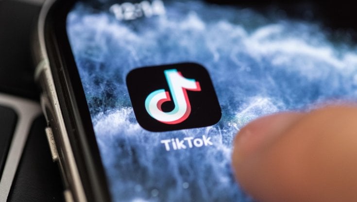 Palermo, evade dai domiciliari e su TikTok posta suoi video in giro per la città: ora è in carcere