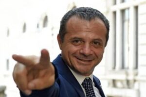 Cateno De Luca si candida al Parlamento nel seggio di Monza che fu di Berlusconi: “In quel collegio è meridionale il 50% degli elettori”