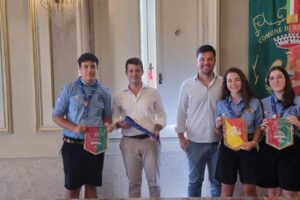 Belpasso, gagliardetti della città a 3 scout che partecipano al ‘Jamboree 2023’