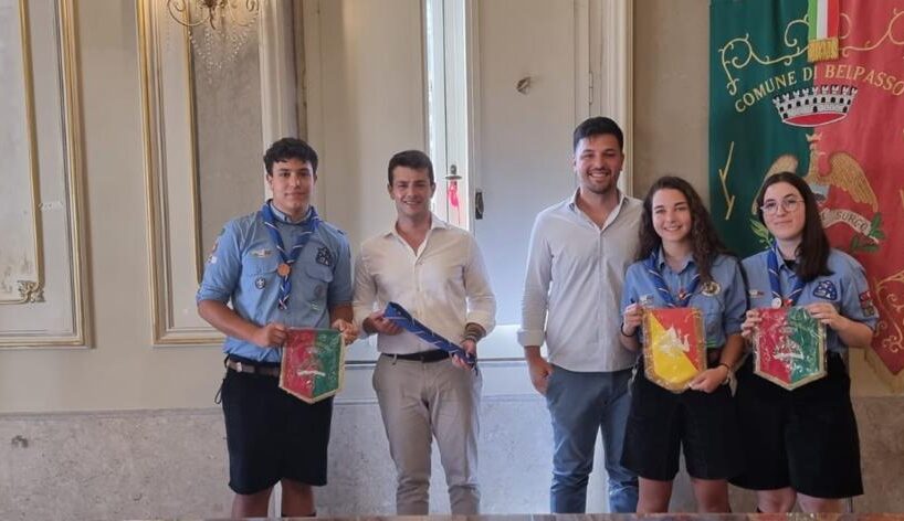 Belpasso, gagliardetti della città a 3 scout che partecipano al ‘Jamboree 2023’