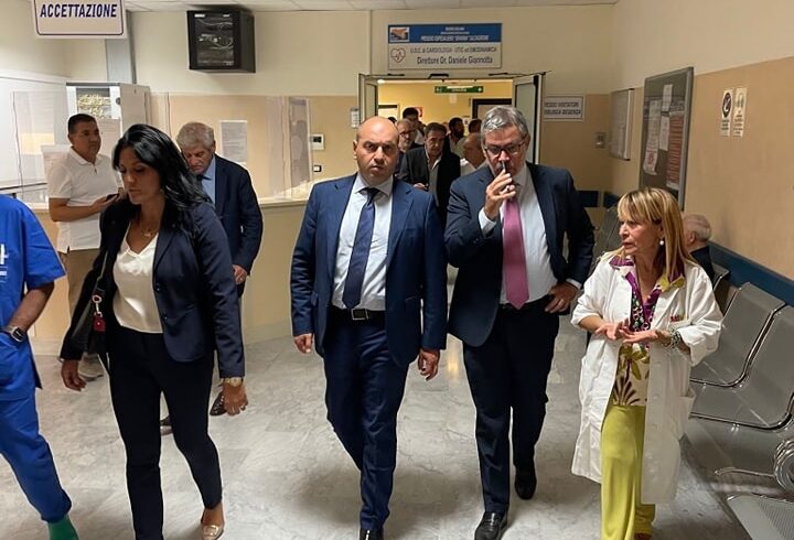 Salute, visita ispettiva Commissione Ars ospedali Paternò e Caltagirone: “Misure immediate contro carenza dei medici”