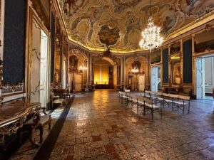 Palazzo Biscari e altre cose: “Gran Tour” catanese e il mistero del caffè offerto da un fantasma