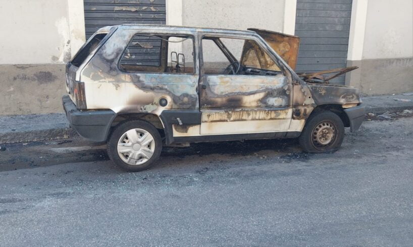 Paternò, auto in fiamme: non si esclude il dolo