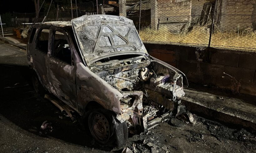 Paternò, auto incendiata in via Alcantara: probabile la matrice dolosa