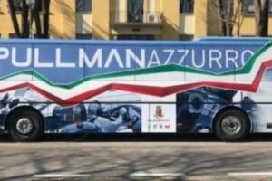 A Catania la due-giorni della Polizia per la sicurezza stradale: in Piazza Università il Pullman Azzurro e la Lamborghini