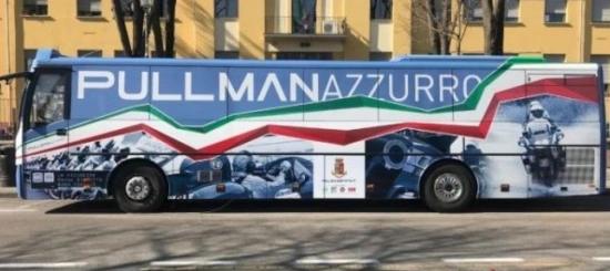 A Catania la due-giorni della Polizia per la sicurezza stradale: in Piazza Università il Pullman Azzurro e la Lamborghini