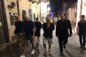 Taormina, ‘blitz’ notturno del sindaco Cateno De Luca: “Accertata la truffa sui rifiuti ai danni del Comune”