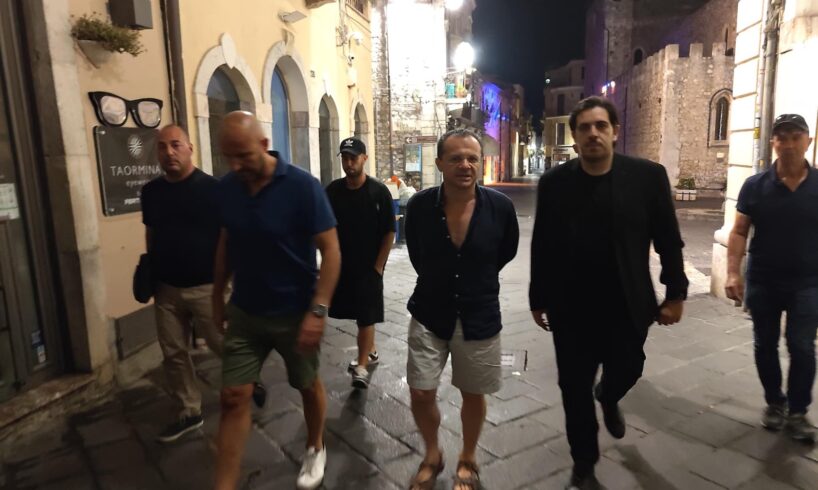 Taormina, ‘blitz’ notturno del sindaco Cateno De Luca: “Accertata la truffa sui rifiuti ai danni del Comune”