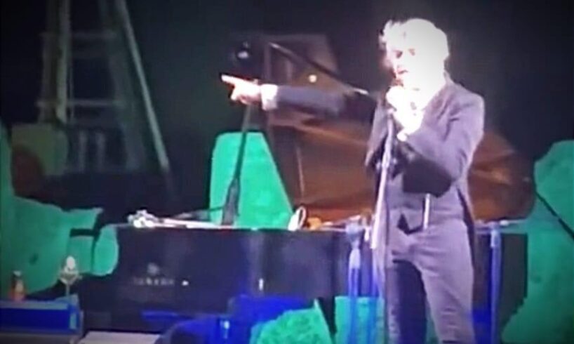 Selinunte, Morgan insulta il pubblico al concerto dedicato a Battiato: “Avete rotto il c…” (VIDEO)