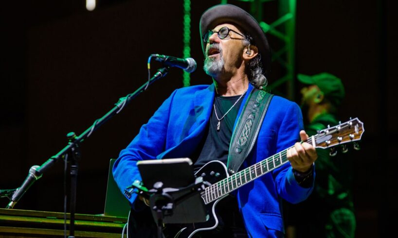 Addio al chitarrista dei Dire Straits Jack Sonni: sui social il saluto commosso della band