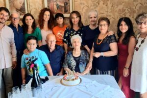 Bronte, festa grande per i 100 anni di Nonna Melina: “Alla mia età mangio di tutto”