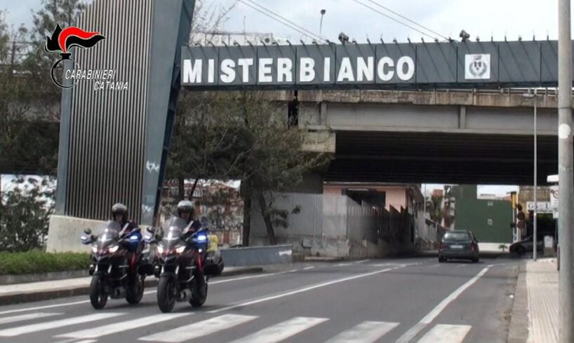 Misterbianco, 19enne sorpreso a rubare in un appartamento di via Lenin: arrestato in flagranza