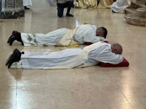 Catania, Chiesa in festa per i due nuovi presbiteri Caruso e Scamporrino: “Degni della vita sacerdotale”