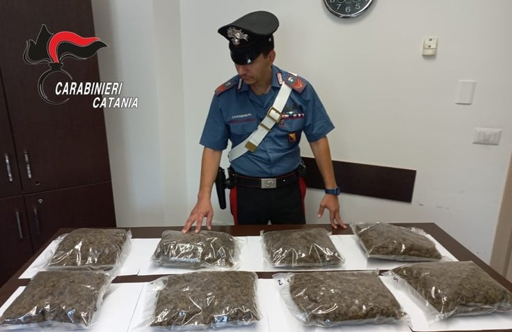 Scordia, 4 kg di marijuana nel borsone dentro l’auto: 55enne arrestato in flagranza