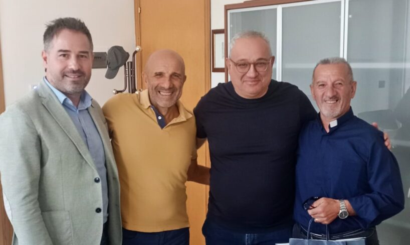 Adrano: “Buon lavoro, don Alfredo”. Gli auguri del sindaco all’ex impiegato comunale