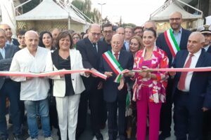 Bronte, inaugurata la Sagra del Pistacchio: negli stand di Piazza Spedalieri il prodotto Dop