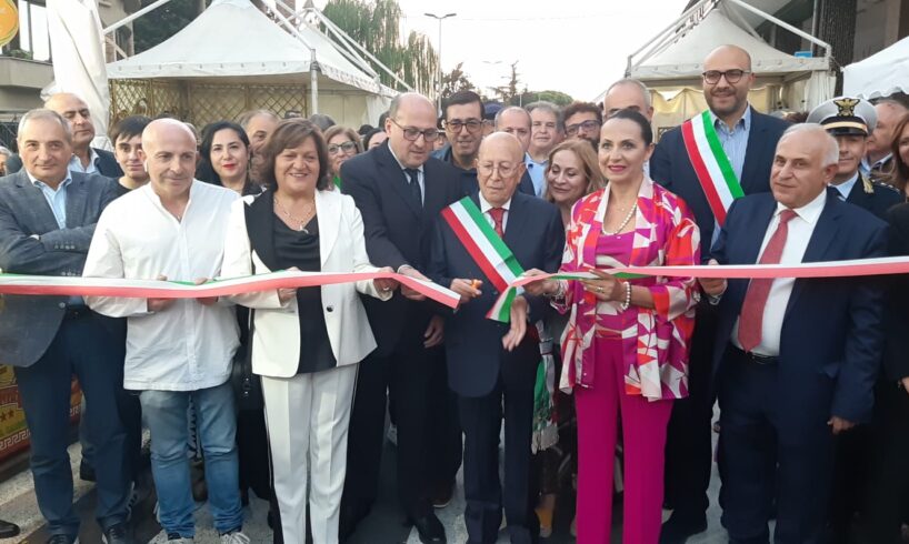 Bronte, inaugurata la Sagra del Pistacchio: negli stand di Piazza Spedalieri il prodotto Dop