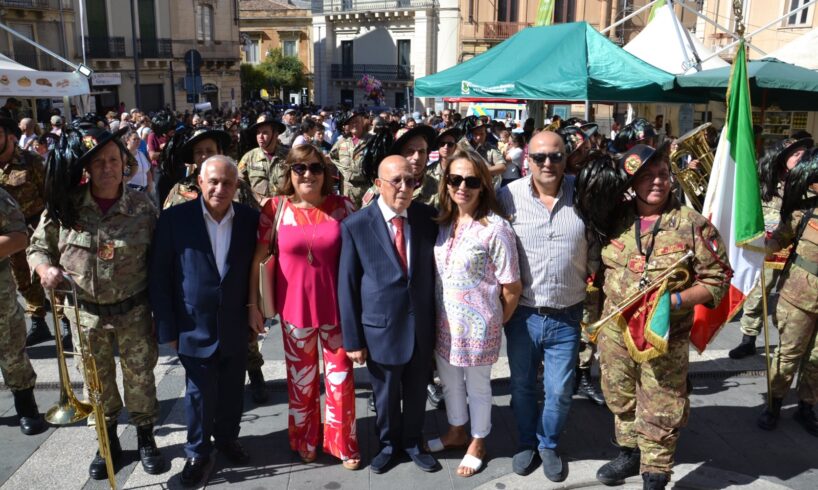 Bronte, grande folla al primo weekend della Sagra del Pistacchio: rallentamenti sulla SS 284 (VIDEO)