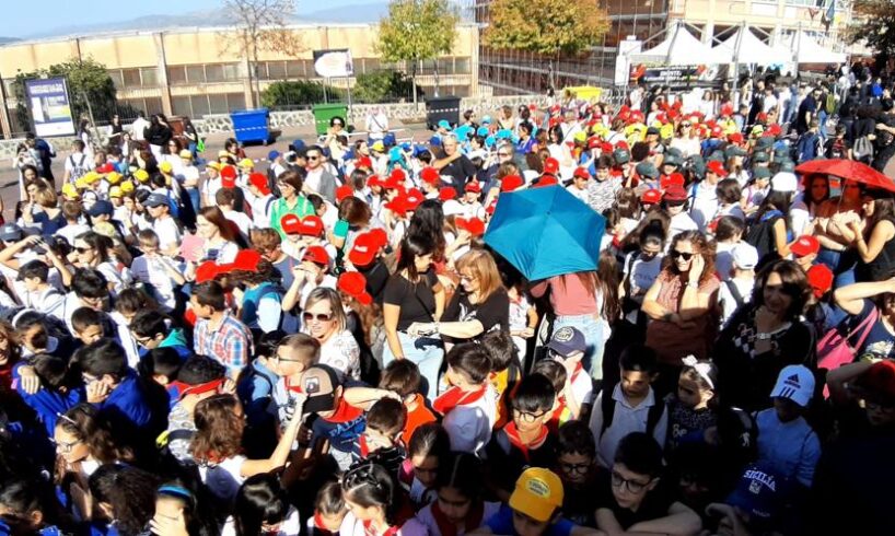 Bronte, “lezione” di pistacchio per oltre 2 mila studenti: festa per la scuola alla Sagra (VIDEO)