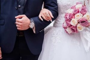 Sposi, attenti al budget quando si organizza un matrimonio: e chiedete un ‘aiutino’ ai genitori