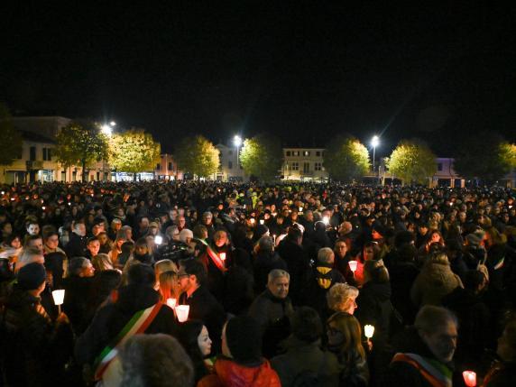 Adrano, sindaco dispone un minuto di silenzio per i funerali di Giulia: e il 24 Palazzo Bianchi s’illumina di rosso