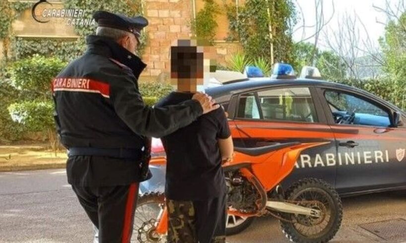 Paternò, tornato a casa il 13enne scappato dalla propria abitazione: ha riabbracciato i genitori