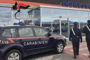 Biancavilla, donna di 29 anni ruba 200 euro di spesa in due giorni: denunciata