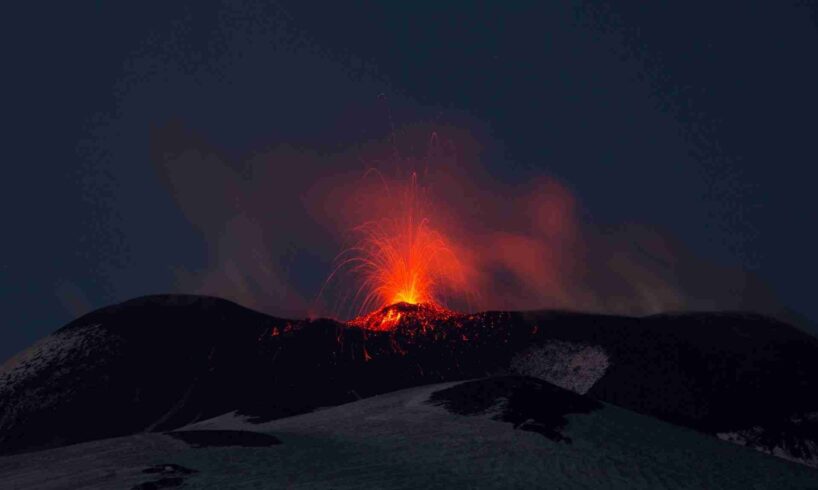 Etna, Protezione Civile emette ‘allerta gialla’: dopo passaggio ad attività eruttiva media