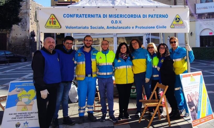 Paternò, alla ‘Bisaccia del Pellegrino’ i vestiti raccolti dalla ‘Misericordia’: successo dell’iniziativa