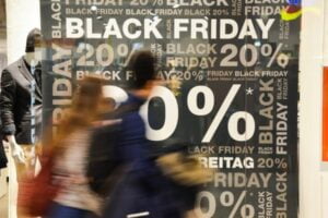 Black Friday, un siciliano su 4 acquista regali: prevalgono le donne (56%). Dati Confcommercio