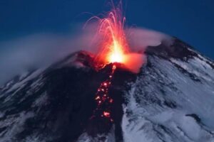 Etna, il vulcanologo Behncke: “Dal 19 novembre 200 episodi stromboliani al Createre di Sud-Est