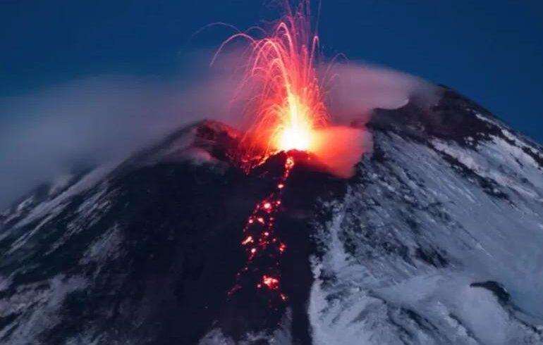 Etna, il vulcanologo Behncke: “Dal 19 novembre 200 episodi stromboliani al Createre di Sud-Est